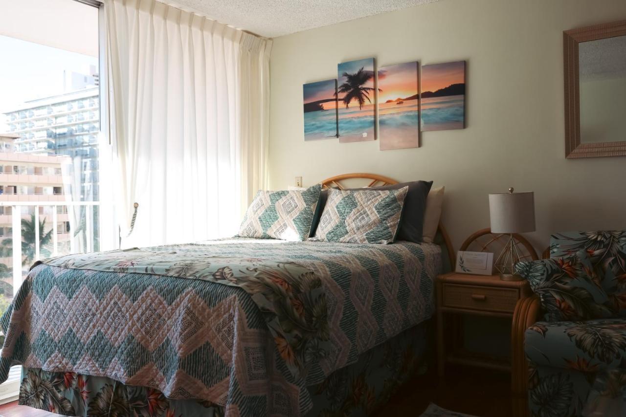 Tropical Studios At Marine Surf Waikiki - Free Parking - Best Location - Full Kitchen - Swimming Pool Гонолулу Екстер'єр фото