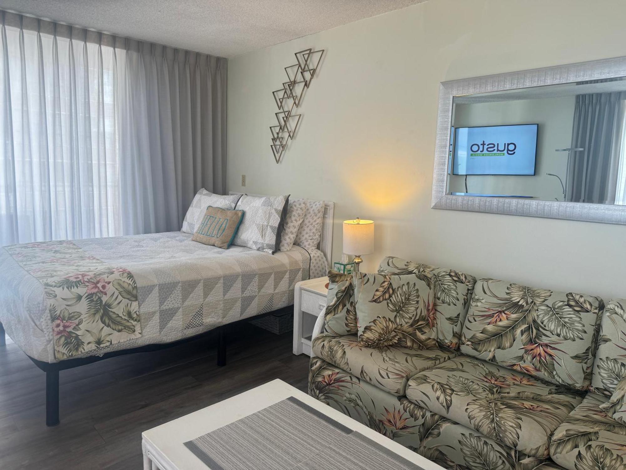 Tropical Studios At Marine Surf Waikiki - Free Parking - Best Location - Full Kitchen - Swimming Pool Гонолулу Екстер'єр фото