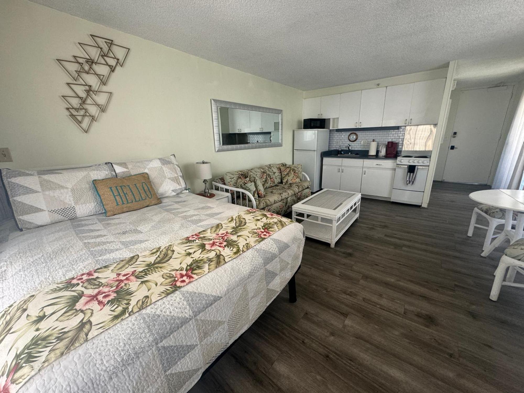 Tropical Studios At Marine Surf Waikiki - Free Parking - Best Location - Full Kitchen - Swimming Pool Гонолулу Екстер'єр фото