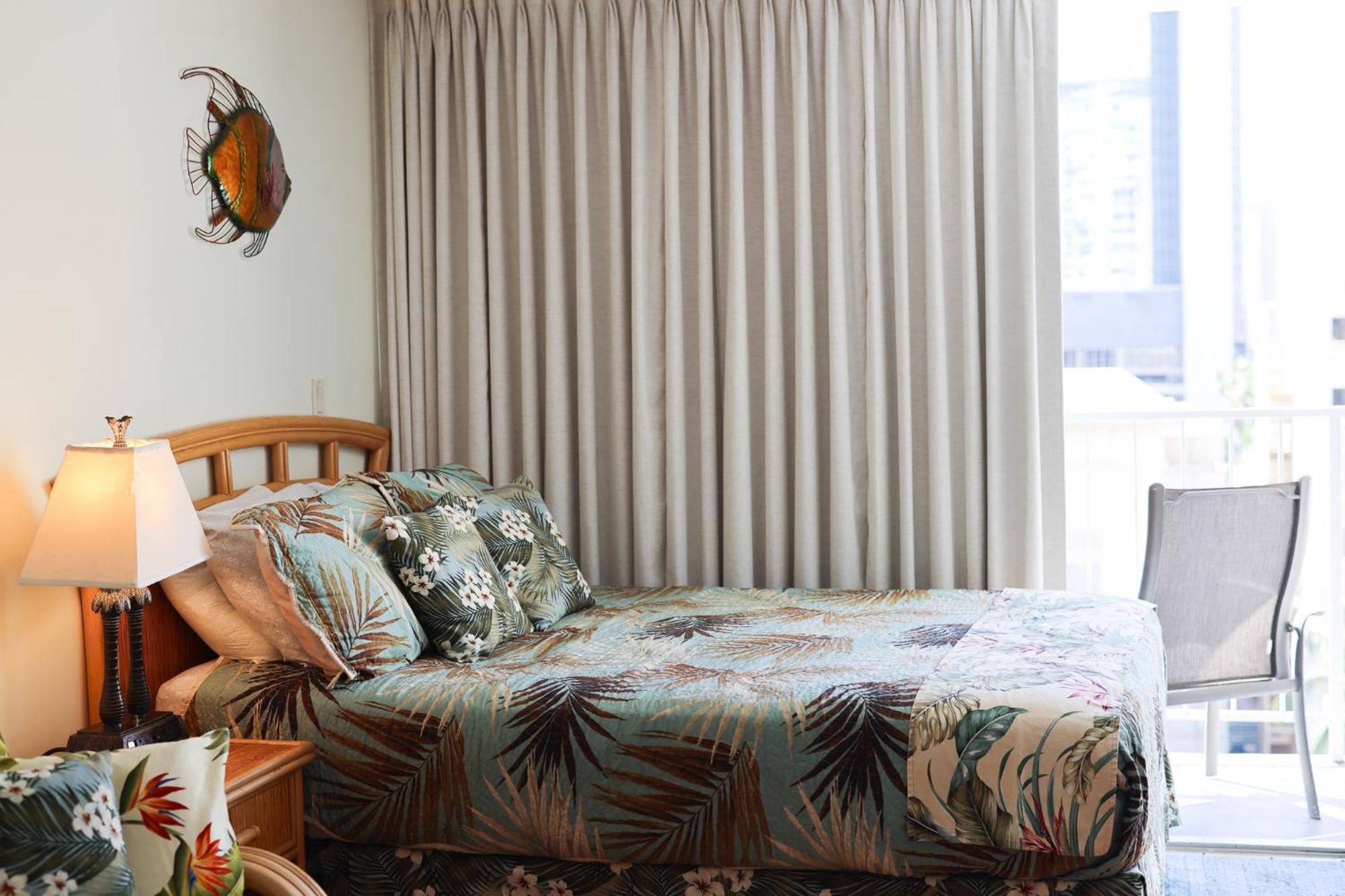 Tropical Studios At Marine Surf Waikiki - Free Parking - Best Location - Full Kitchen - Swimming Pool Гонолулу Екстер'єр фото