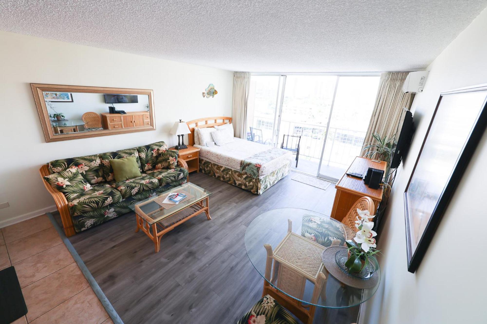 Tropical Studios At Marine Surf Waikiki - Free Parking - Best Location - Full Kitchen - Swimming Pool Гонолулу Екстер'єр фото