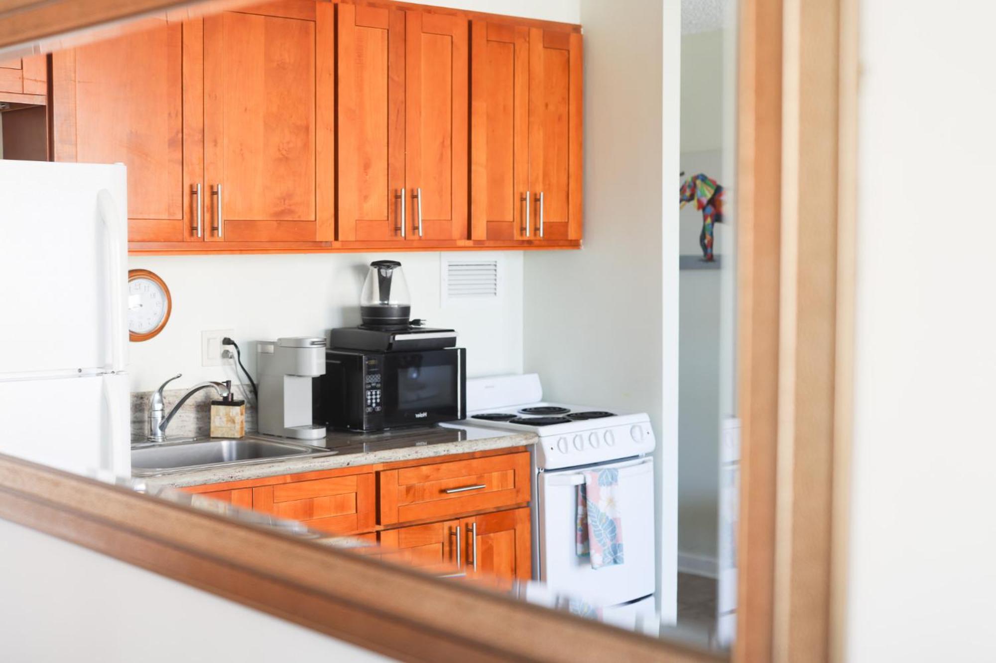 Tropical Studios At Marine Surf Waikiki - Free Parking - Best Location - Full Kitchen - Swimming Pool Гонолулу Екстер'єр фото