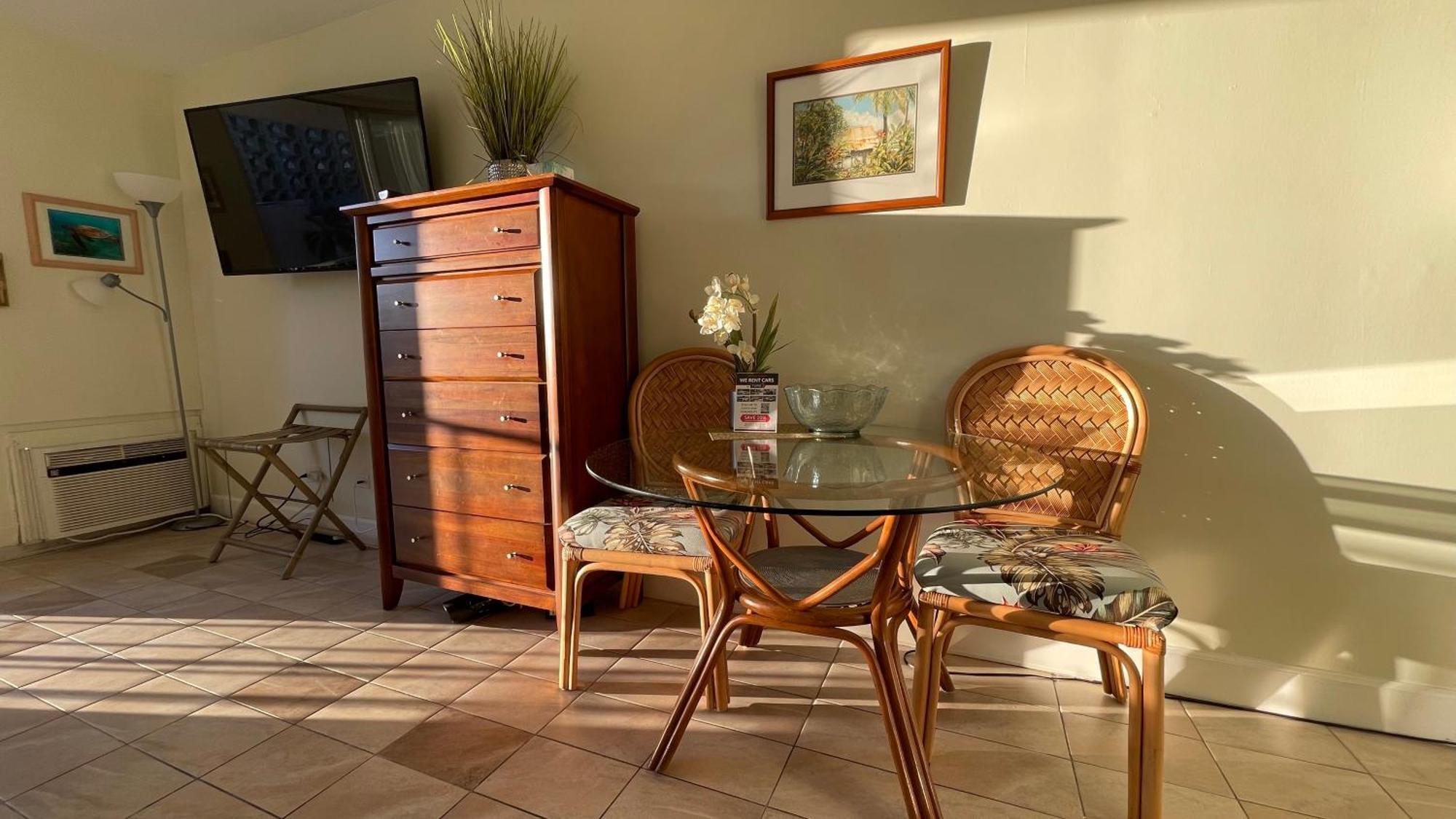 Tropical Studios At Marine Surf Waikiki - Free Parking - Best Location - Full Kitchen - Swimming Pool Гонолулу Екстер'єр фото