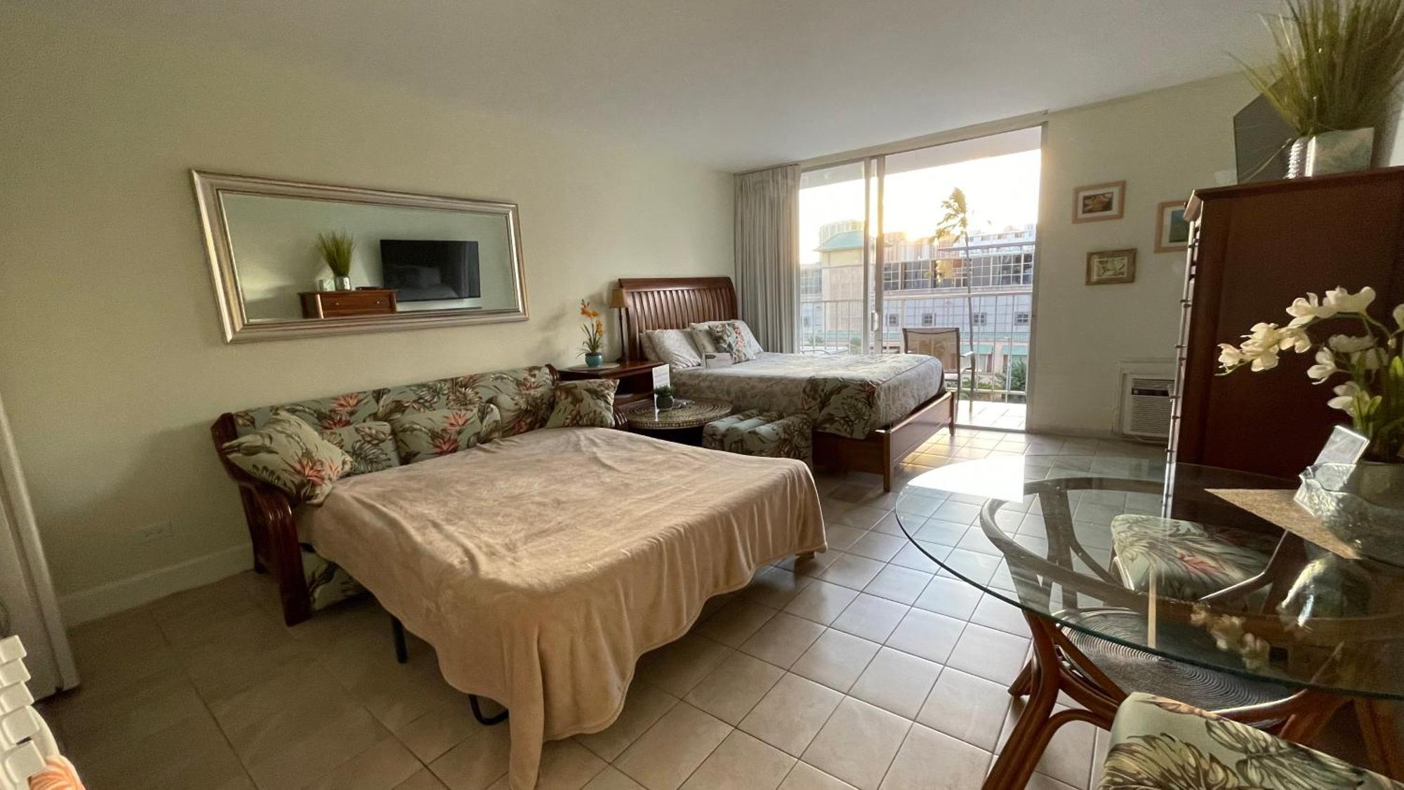 Tropical Studios At Marine Surf Waikiki - Free Parking - Best Location - Full Kitchen - Swimming Pool Гонолулу Екстер'єр фото
