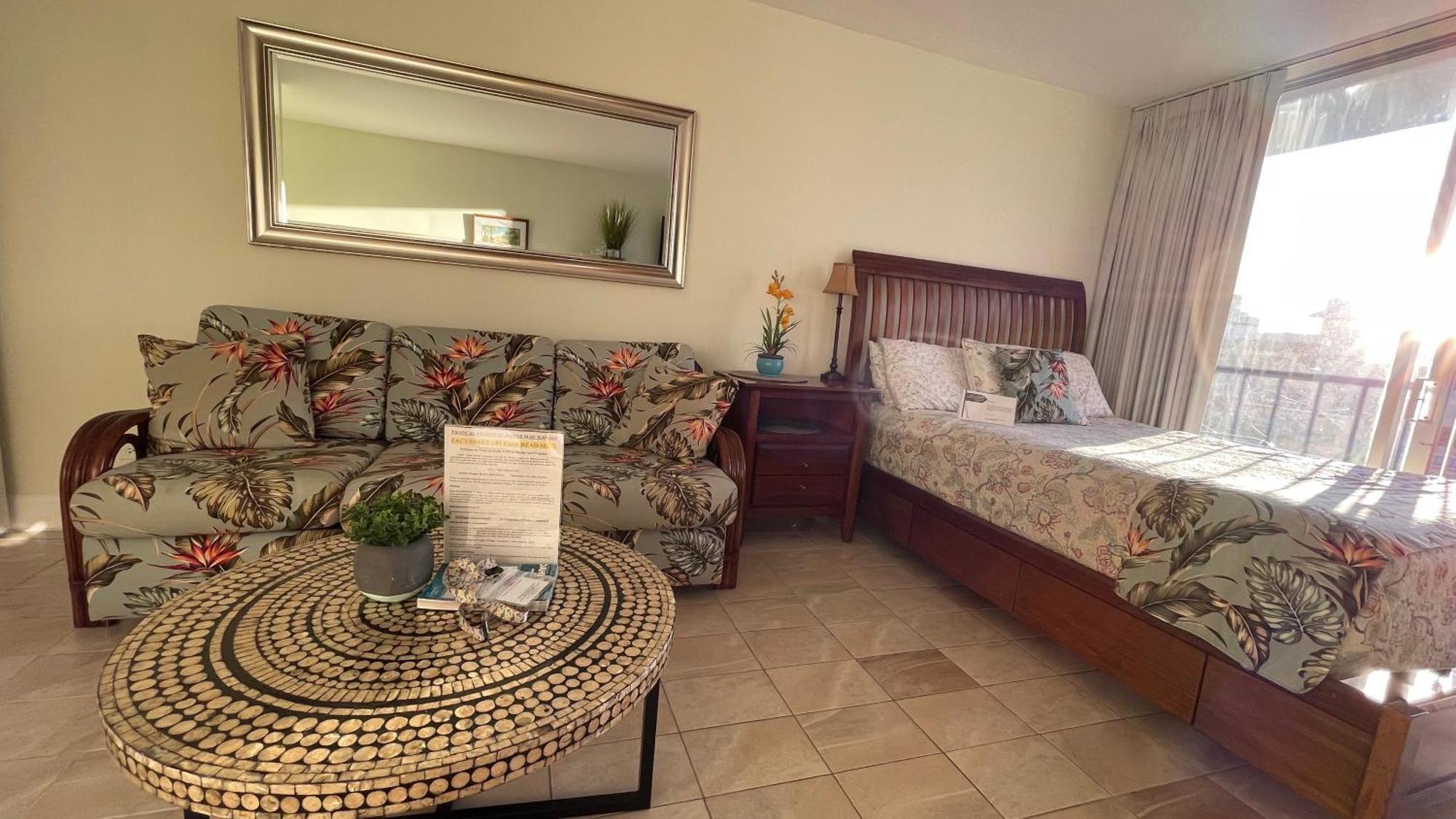 Tropical Studios At Marine Surf Waikiki - Free Parking - Best Location - Full Kitchen - Swimming Pool Гонолулу Екстер'єр фото