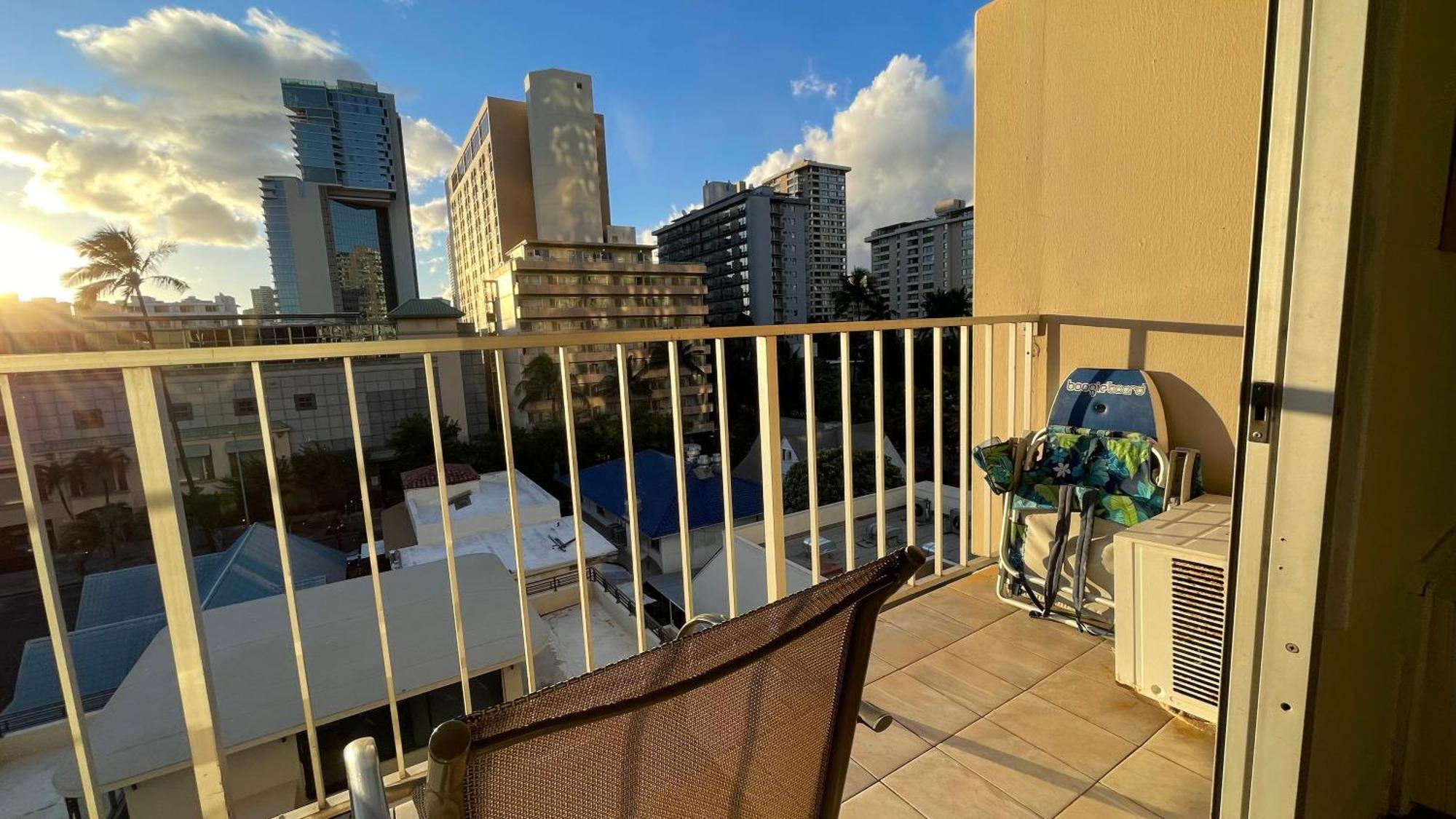 Tropical Studios At Marine Surf Waikiki - Free Parking - Best Location - Full Kitchen - Swimming Pool Гонолулу Екстер'єр фото