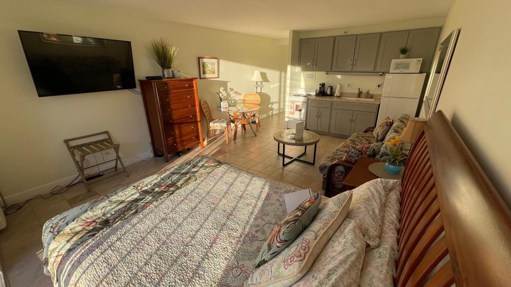 Tropical Studios At Marine Surf Waikiki - Free Parking - Best Location - Full Kitchen - Swimming Pool Гонолулу Екстер'єр фото