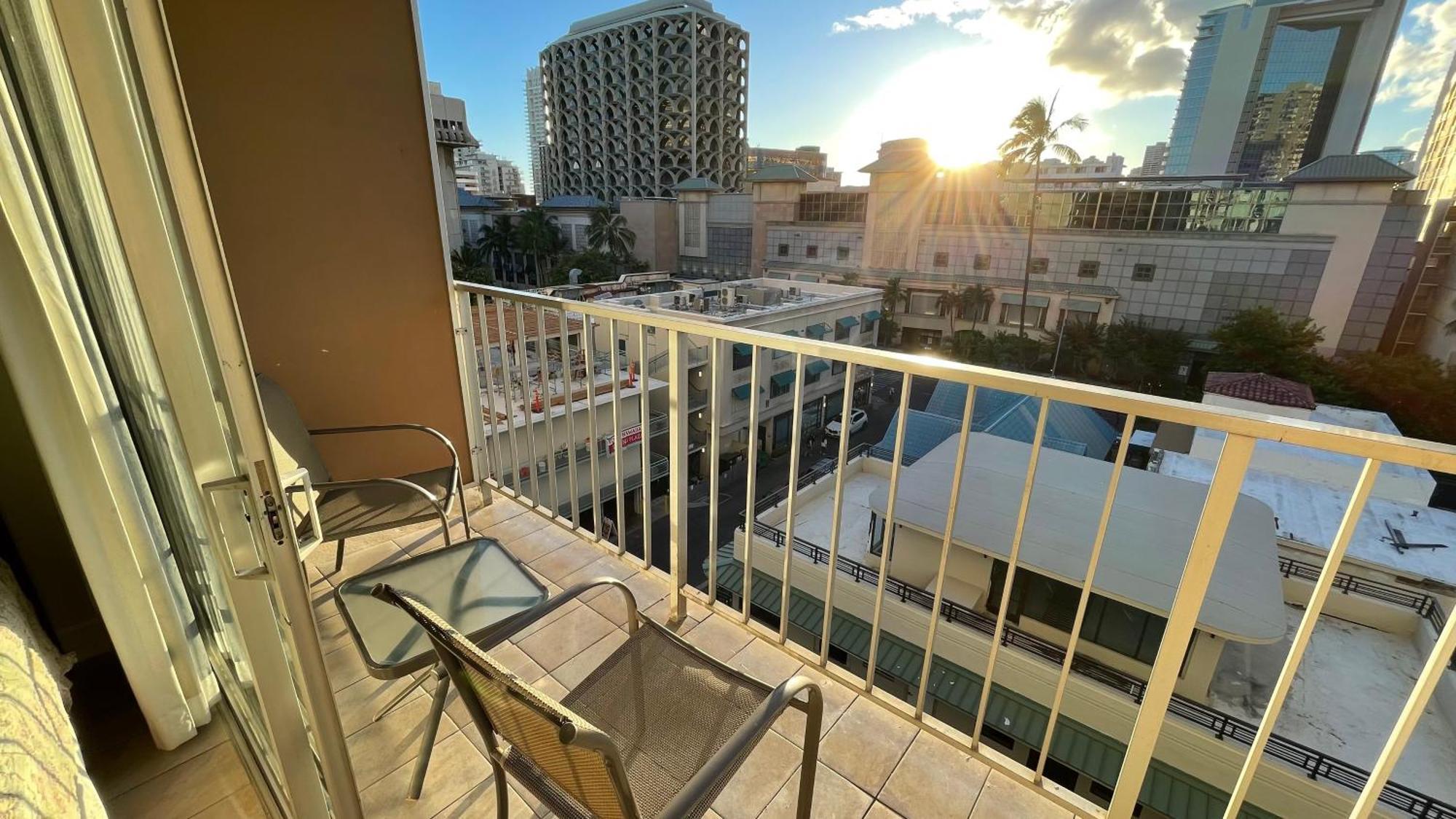 Tropical Studios At Marine Surf Waikiki - Free Parking - Best Location - Full Kitchen - Swimming Pool Гонолулу Екстер'єр фото