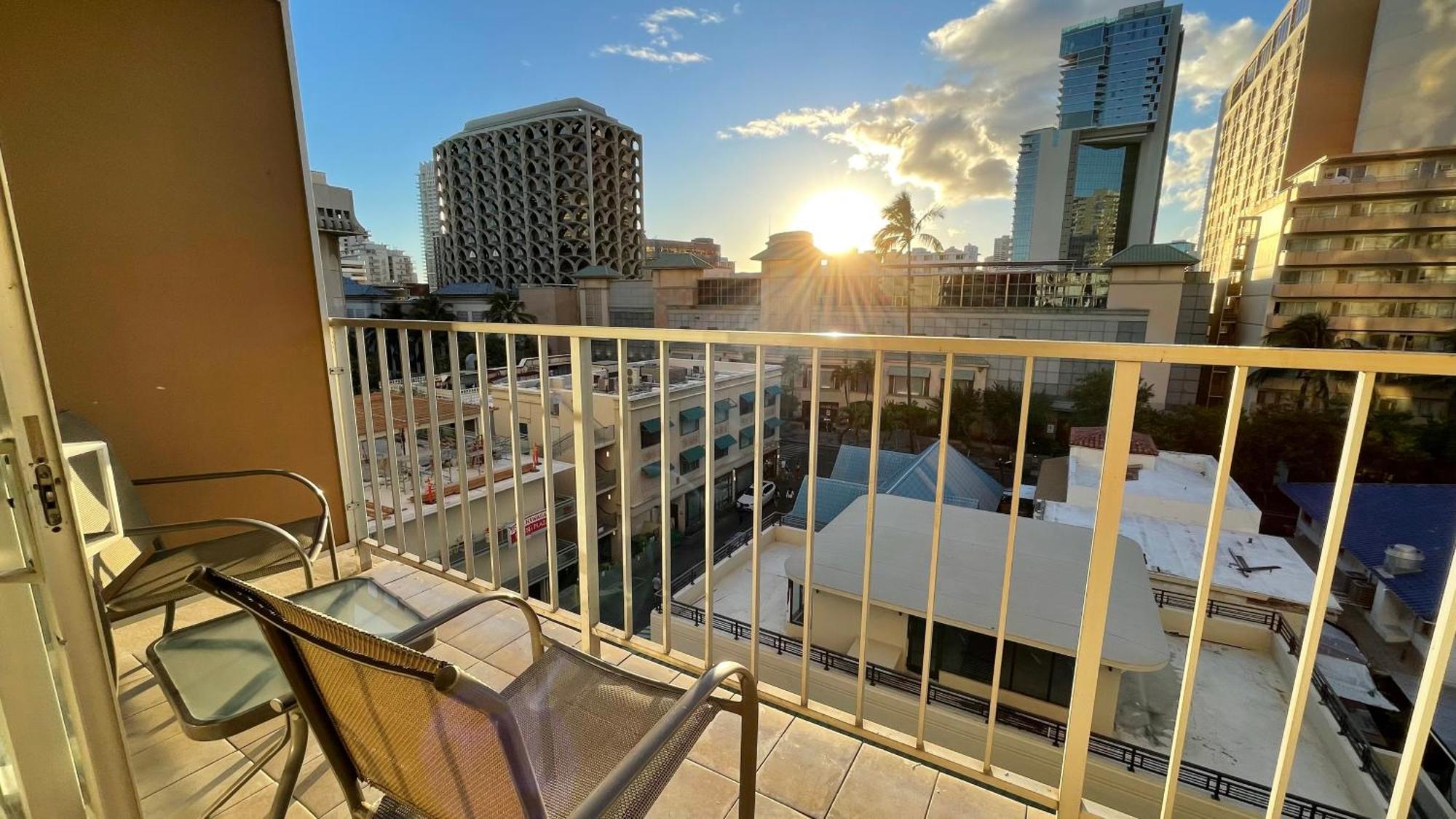 Tropical Studios At Marine Surf Waikiki - Free Parking - Best Location - Full Kitchen - Swimming Pool Гонолулу Екстер'єр фото