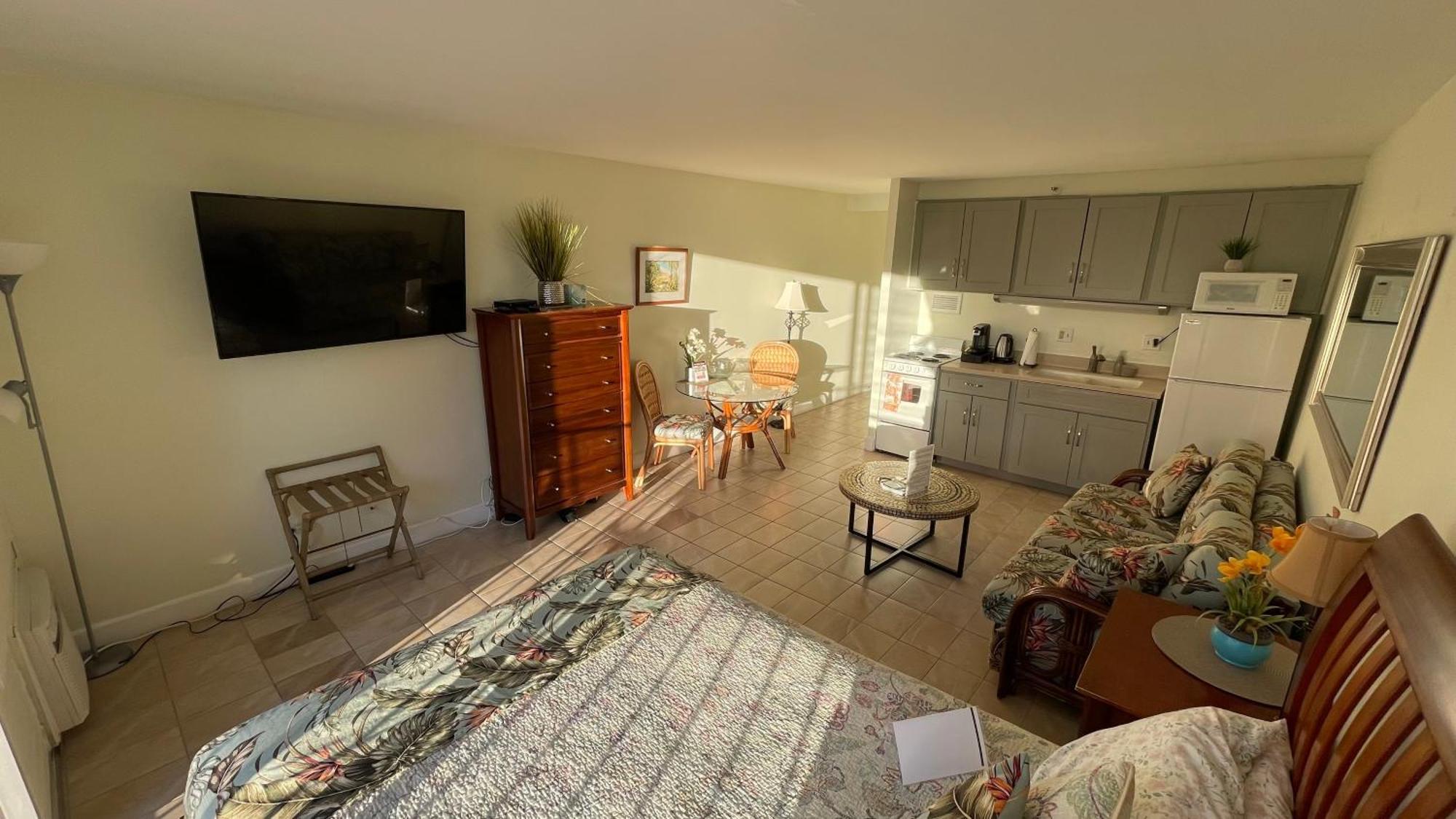 Tropical Studios At Marine Surf Waikiki - Free Parking - Best Location - Full Kitchen - Swimming Pool Гонолулу Екстер'єр фото