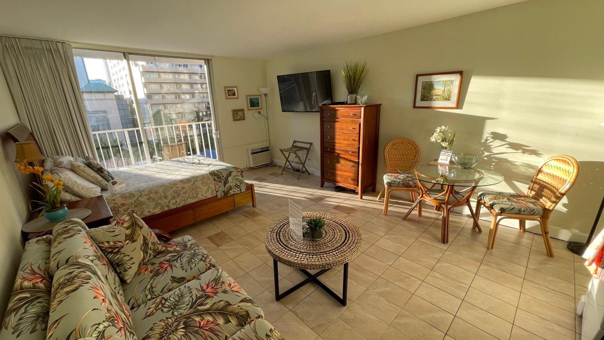 Tropical Studios At Marine Surf Waikiki - Free Parking - Best Location - Full Kitchen - Swimming Pool Гонолулу Екстер'єр фото