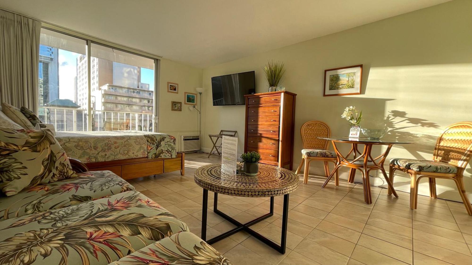 Tropical Studios At Marine Surf Waikiki - Free Parking - Best Location - Full Kitchen - Swimming Pool Гонолулу Екстер'єр фото