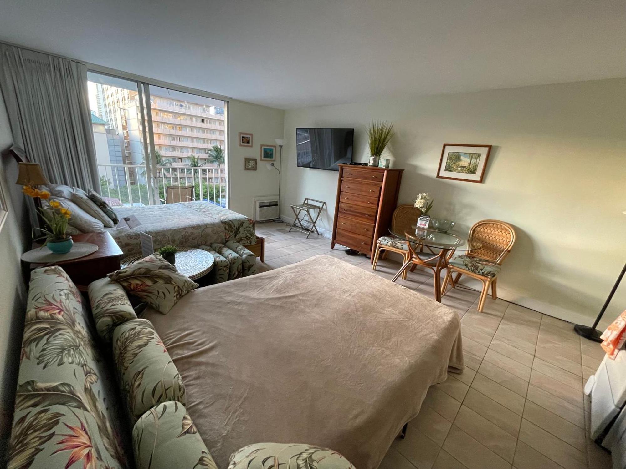 Tropical Studios At Marine Surf Waikiki - Free Parking - Best Location - Full Kitchen - Swimming Pool Гонолулу Екстер'єр фото