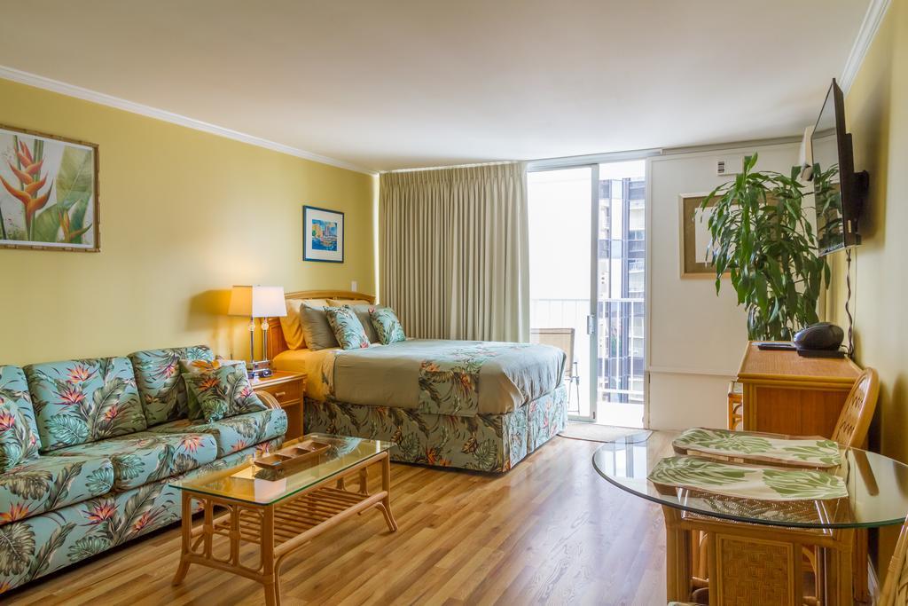 Tropical Studios At Marine Surf Waikiki - Free Parking - Best Location - Full Kitchen - Swimming Pool Гонолулу Екстер'єр фото